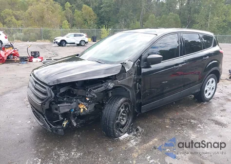 2018 Ford Escape S z USA, uszkodzony, nr VIN 1FMCU0F7XJUC44752